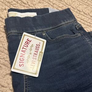 Signature by Levi Strauss Women's Dark Blue Jeggings